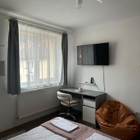 בורסק Apartament De Inchiriat מראה חיצוני תמונה