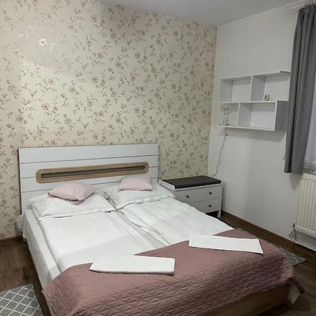 בורסק Apartament De Inchiriat מראה חיצוני תמונה