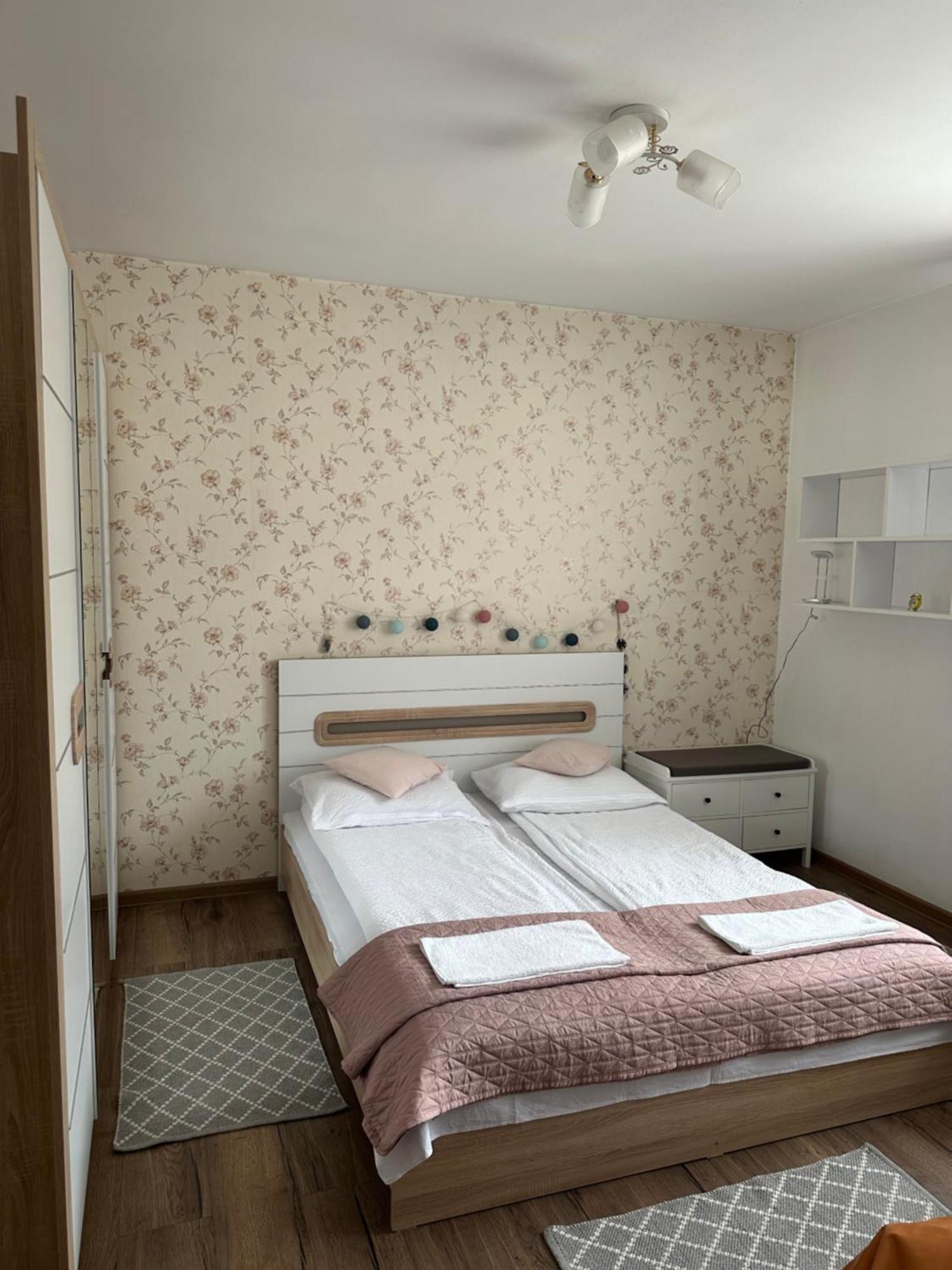 בורסק Apartament De Inchiriat מראה חיצוני תמונה