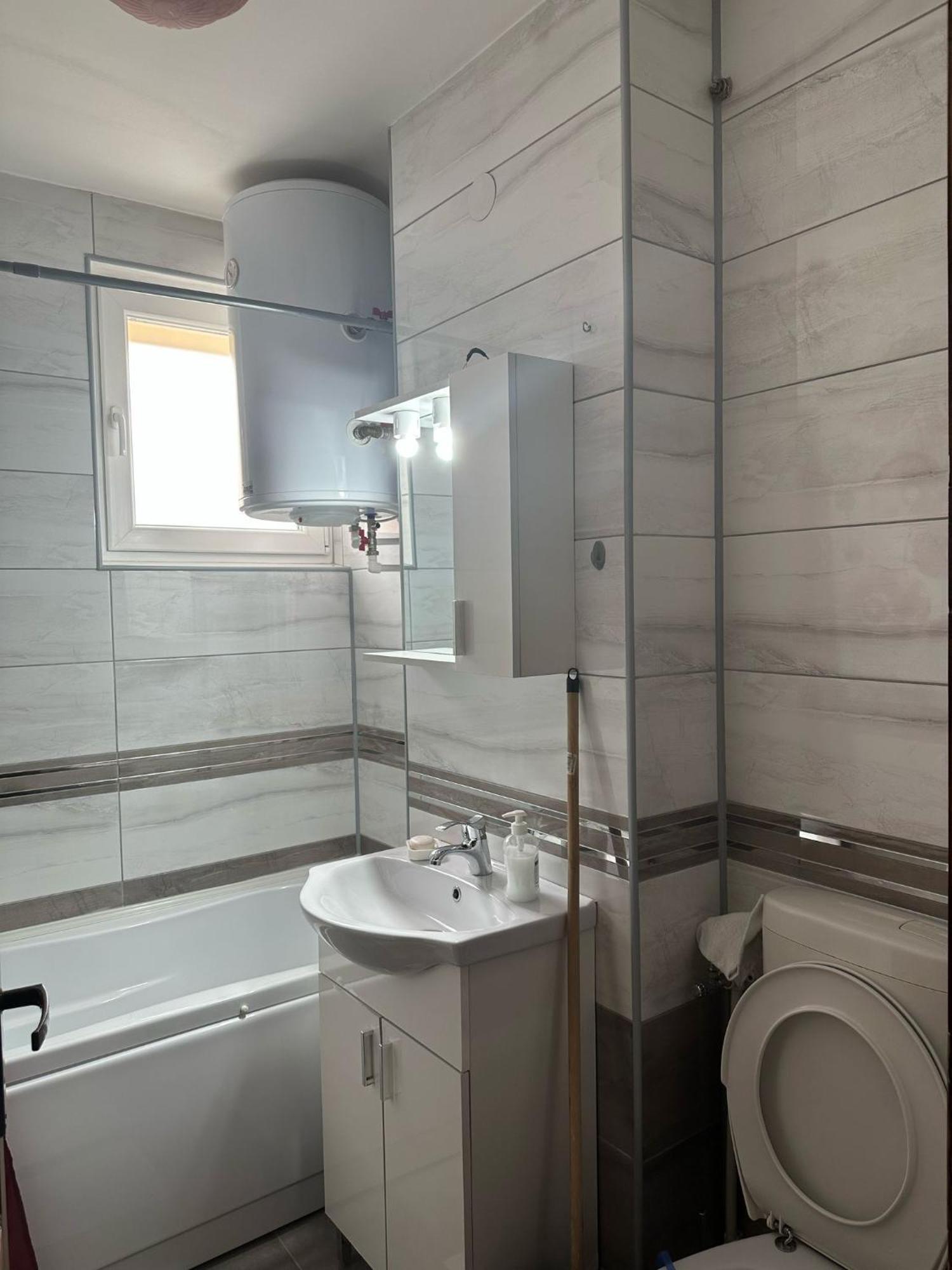 בורסק Apartament De Inchiriat מראה חיצוני תמונה