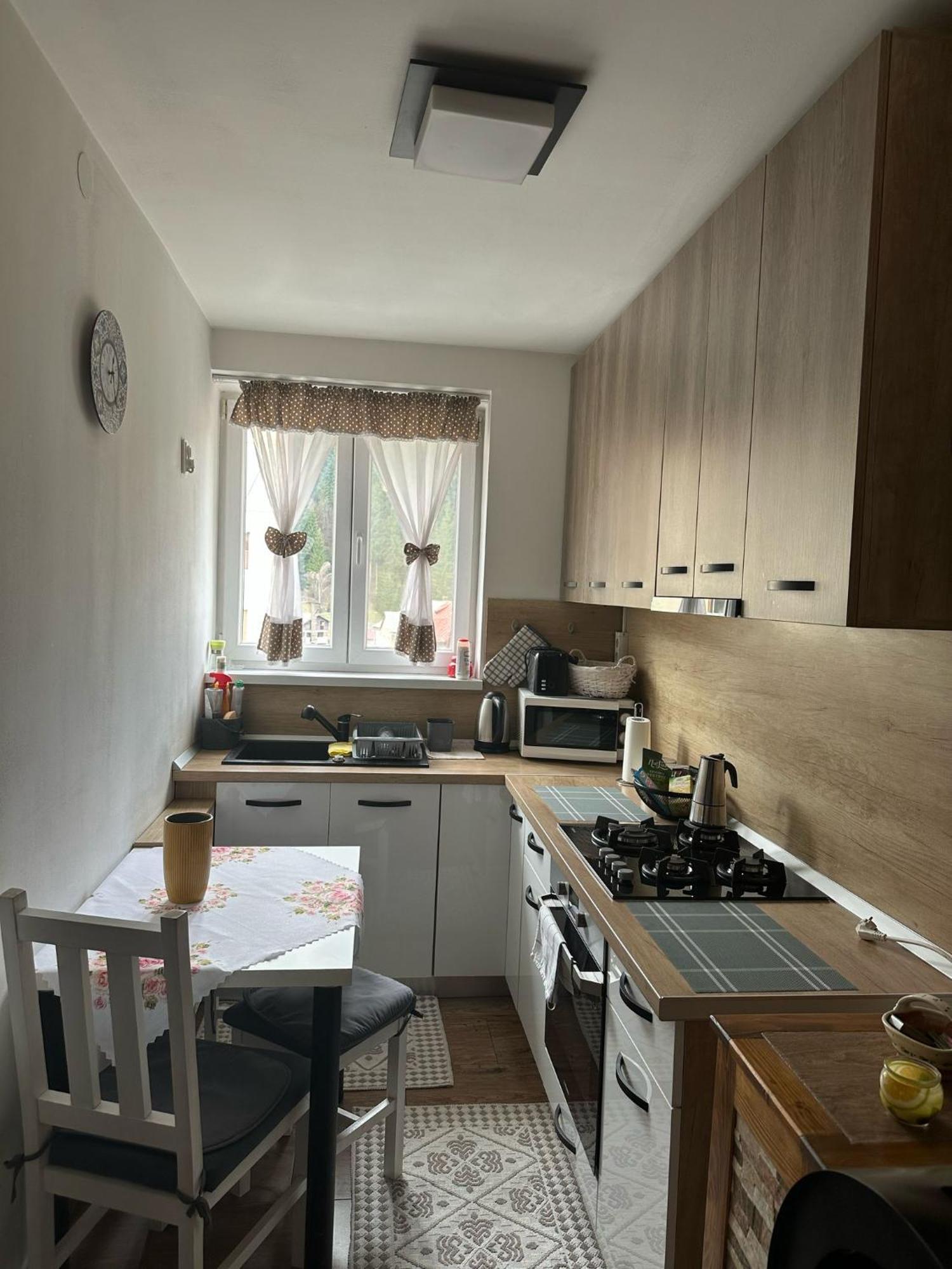 בורסק Apartament De Inchiriat מראה חיצוני תמונה