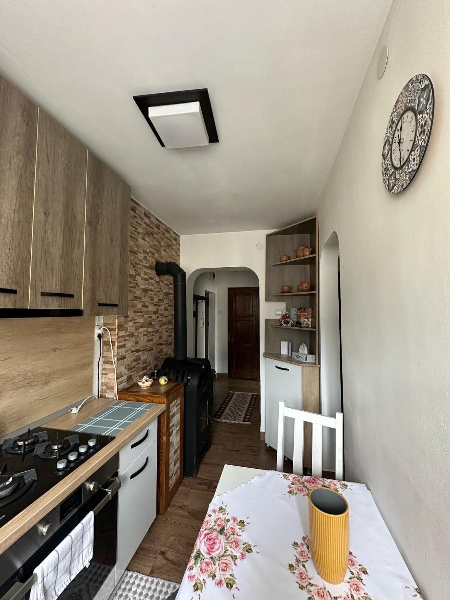 בורסק Apartament De Inchiriat מראה חיצוני תמונה