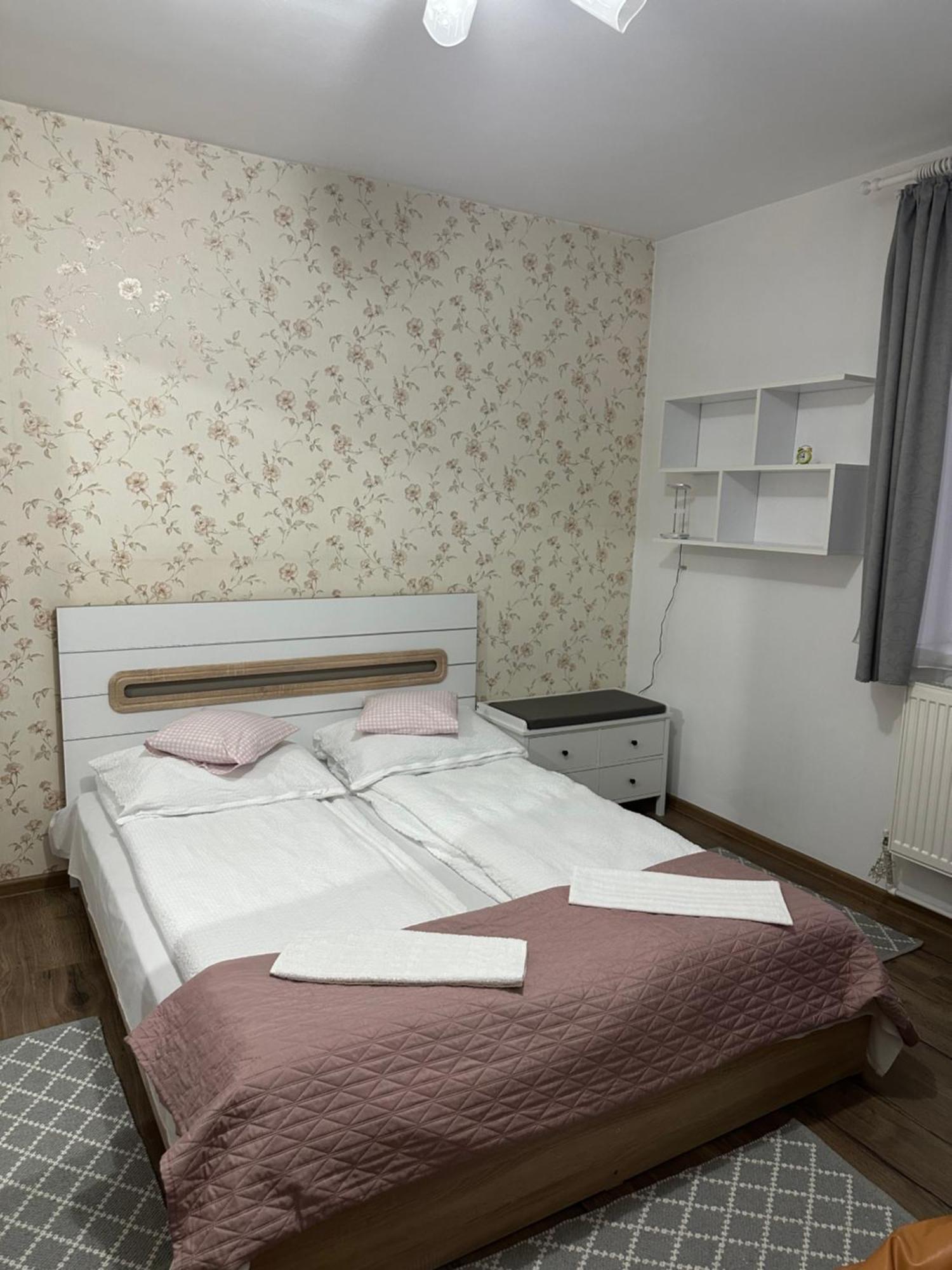 בורסק Apartament De Inchiriat מראה חיצוני תמונה