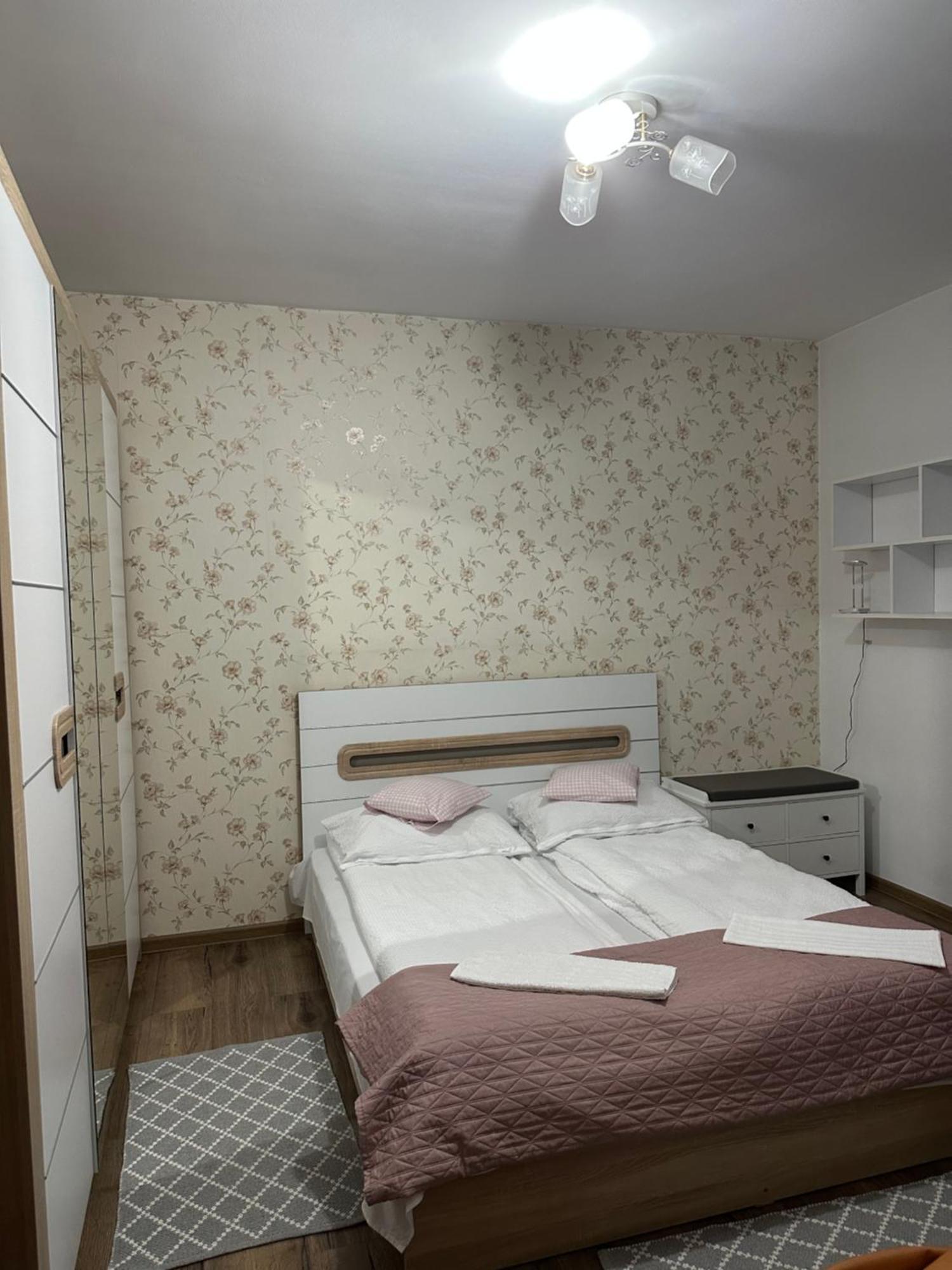 בורסק Apartament De Inchiriat מראה חיצוני תמונה